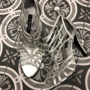Beautiful NINA Silver sparkle heel! Size 10. NW